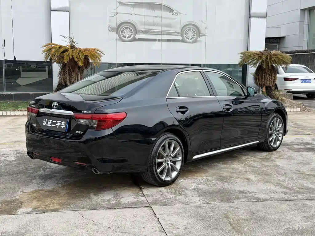 Toyota Reiz — миниатюра 12