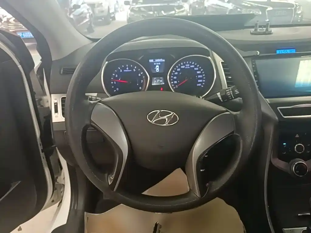 Hyundai Elantra Langdong — миниатюра 11