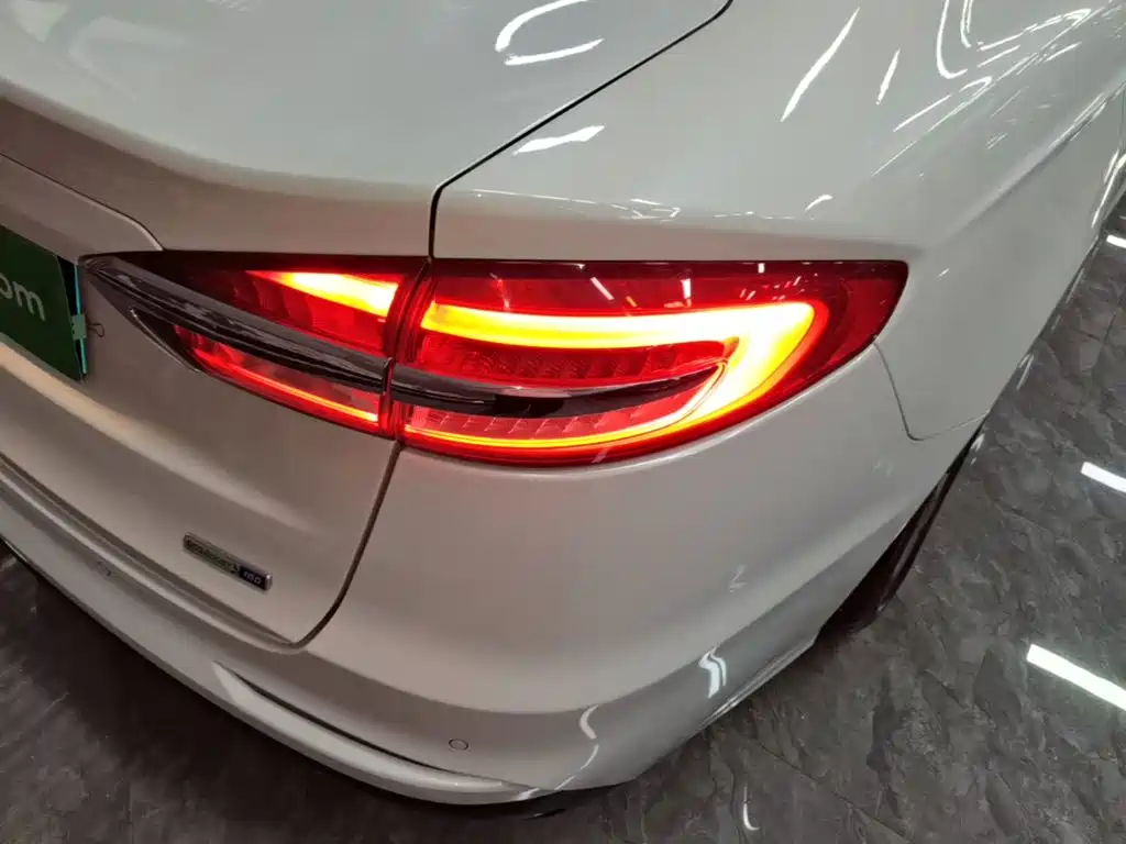 Ford Mondeo — миниатюра 8