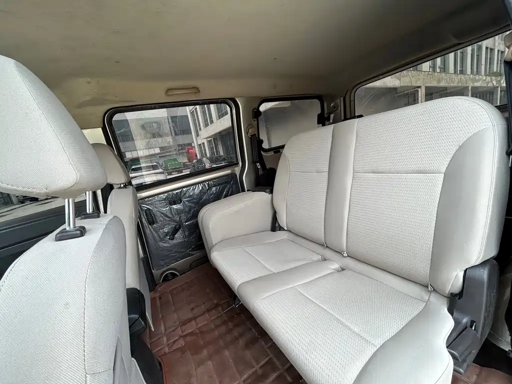 Wuling Hongguang V — миниатюра 13