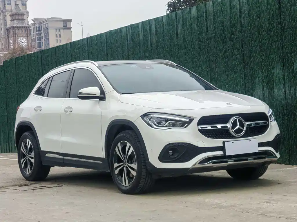 MERCEDES-BENZ GLA