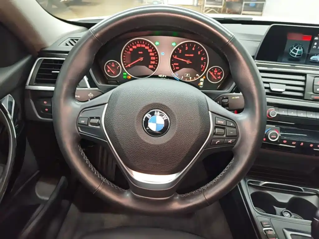 BMW 3 Series — миниатюра 11