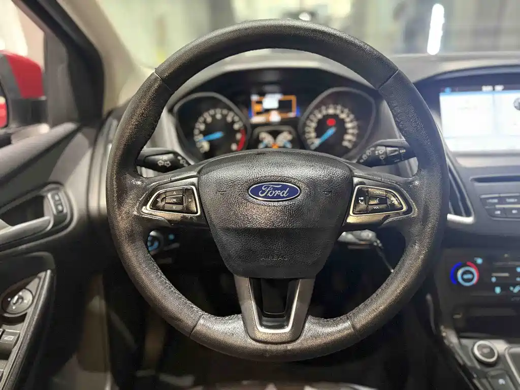 Ford Focus 2018 EcoBoost 180 AT Elite
