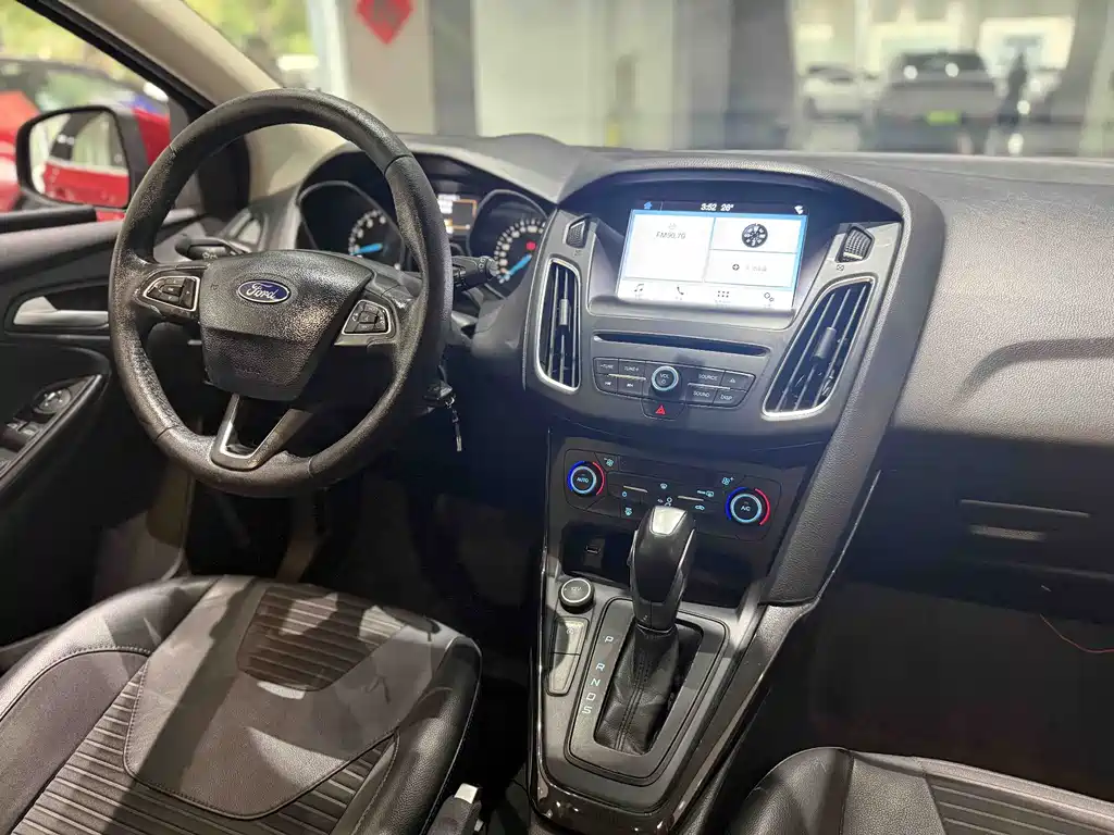 Ford Focus 2018 EcoBoost 180 AT Elite