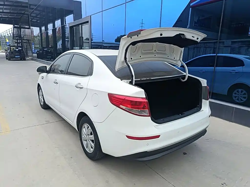 Kia K2 — миниатюра 5