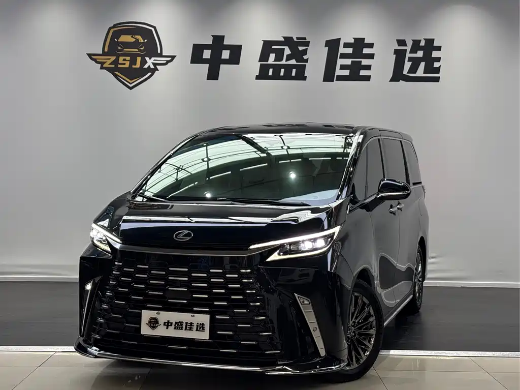 LEXUS  LM