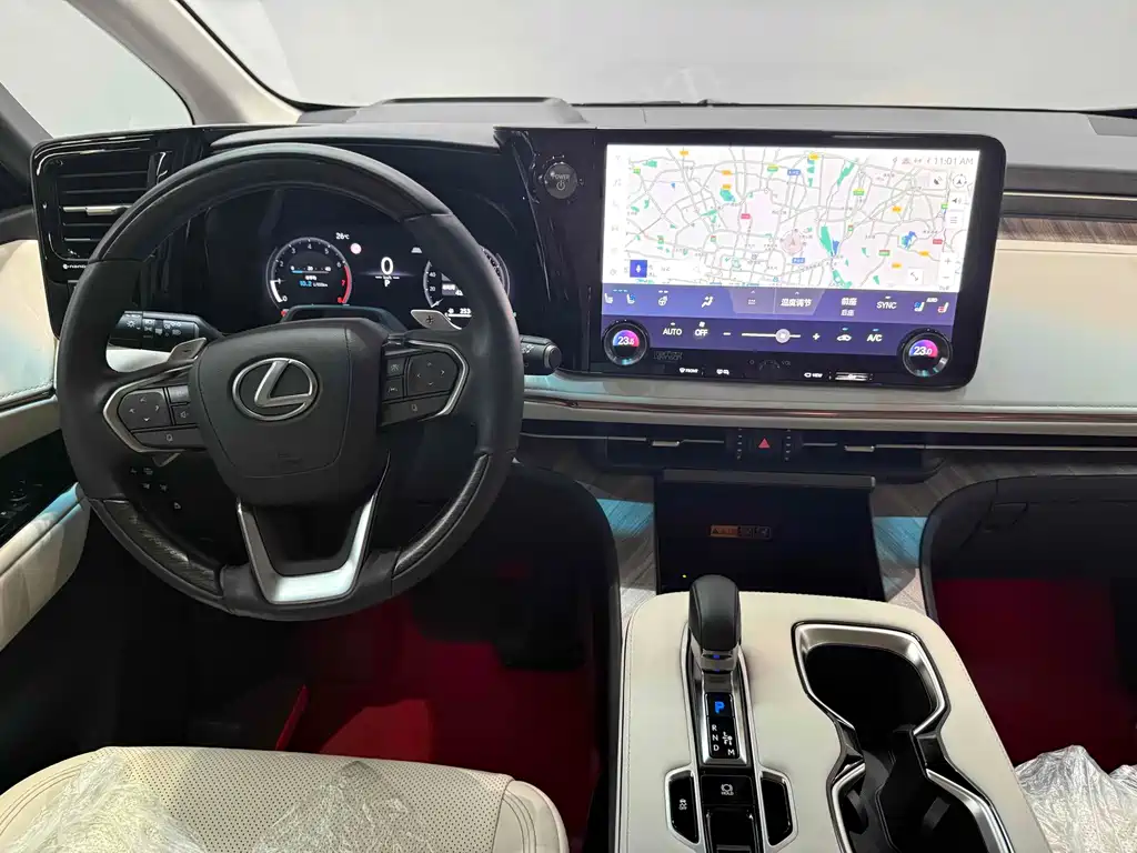 LEXUS  LM