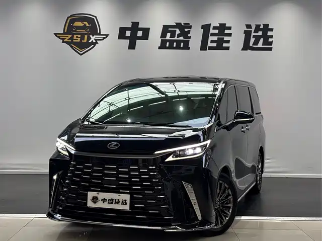LEXUS  LM 2024