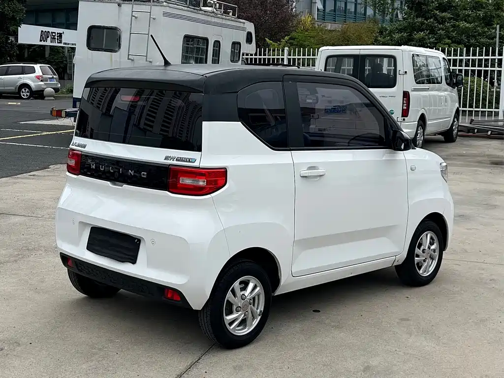 Wuling MINIEV — миниатюра 4