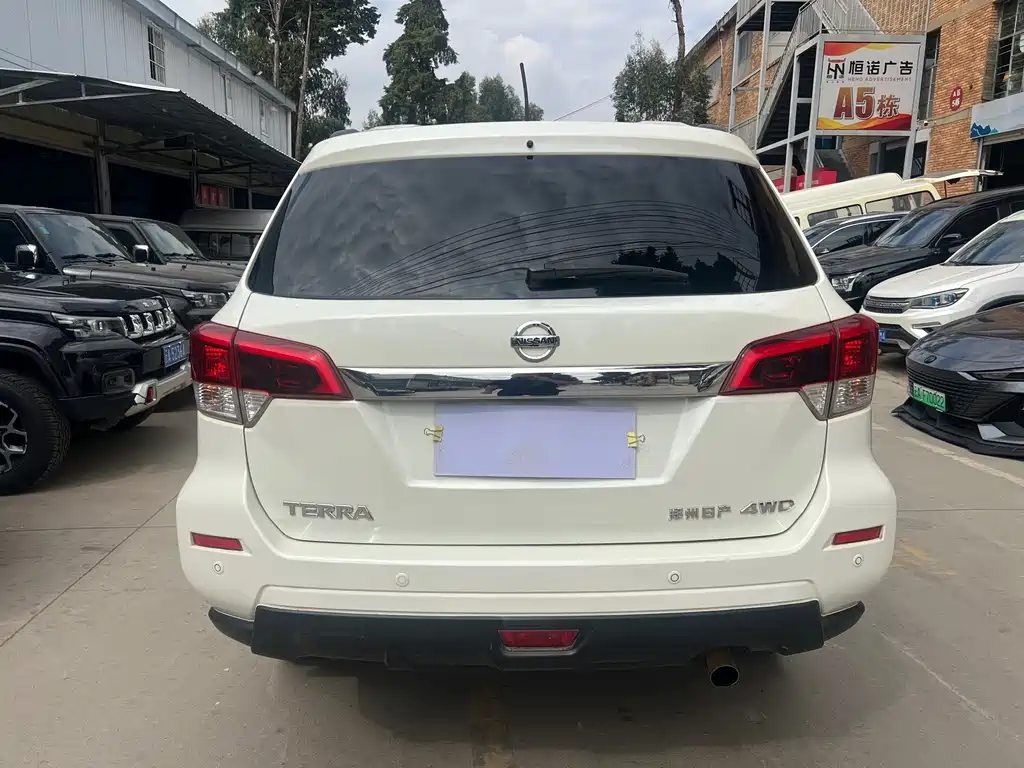 Nissan Terra — миниатюра 10