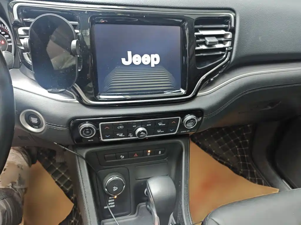 Jeep Grand Commander — миниатюра 6