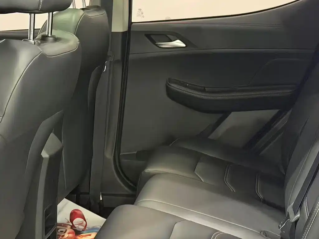 BYD Yuan EV — миниатюра 15
