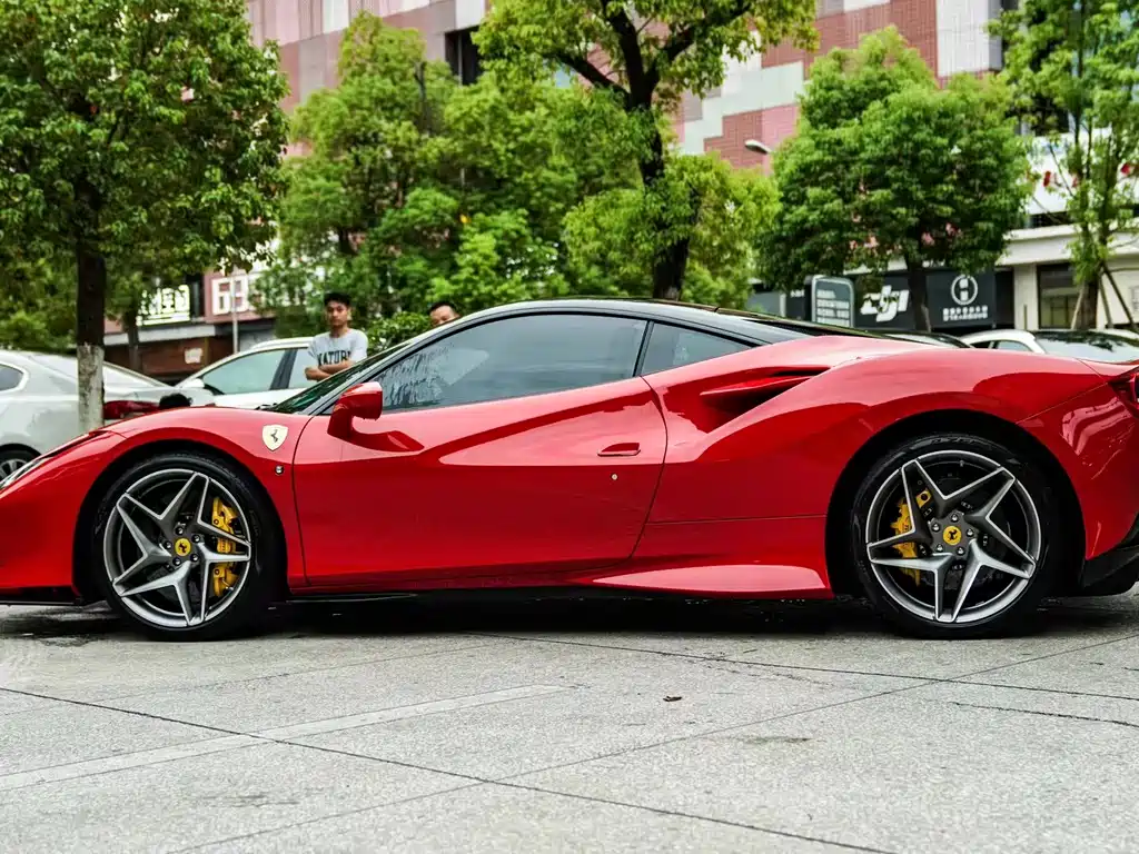 FERRARI F8