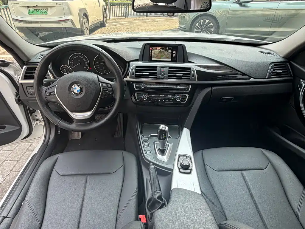 BMW 3 Series — миниатюра 8