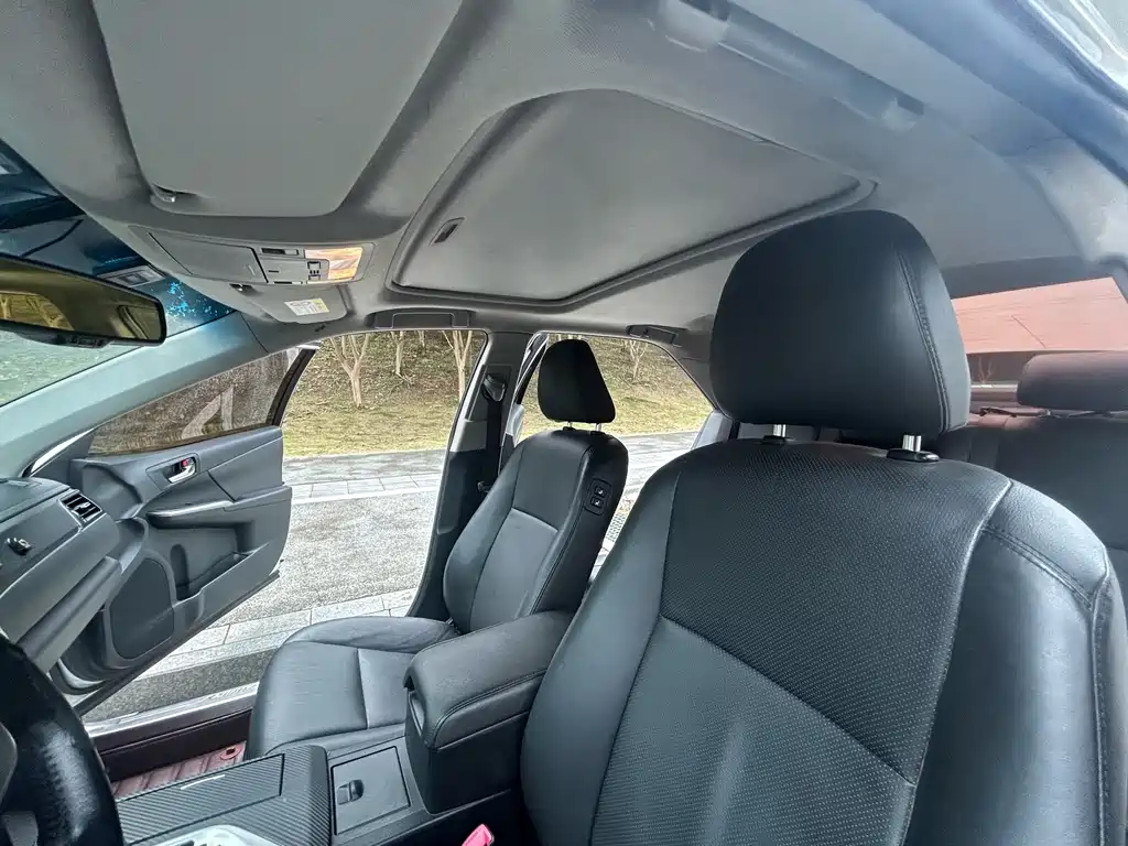 Toyota Camry — миниатюра 17