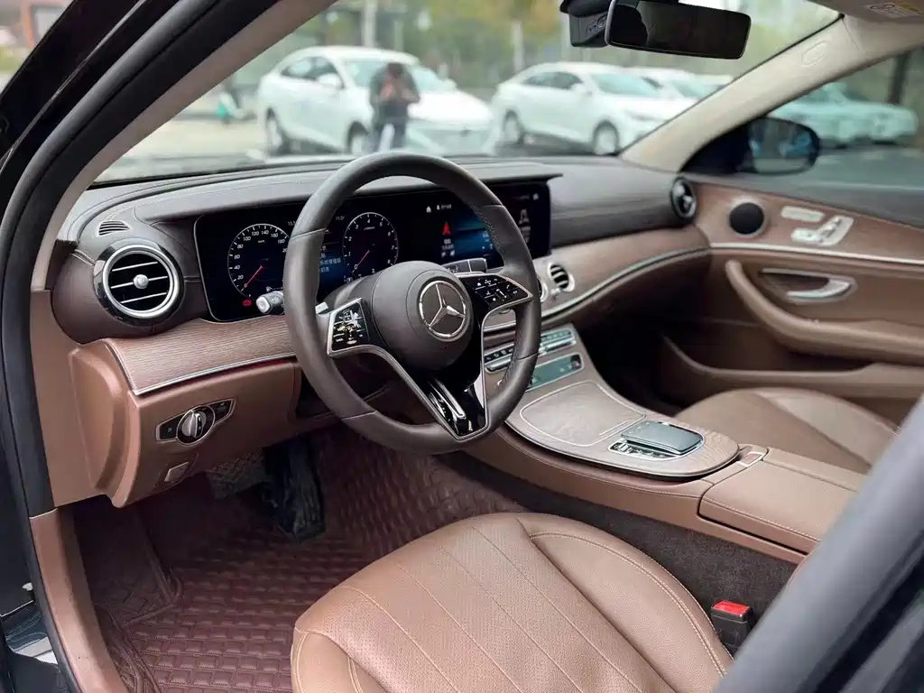 Mercedes-Benz E-Class — миниатюра 5