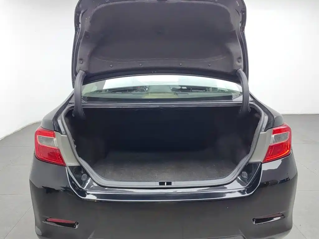 Toyota Camry — миниатюра 16