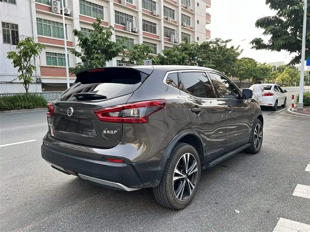 Nissan Qashqai — миниатюра 8