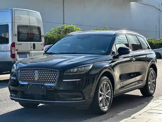 LINCOLN ADVENTURER 2021