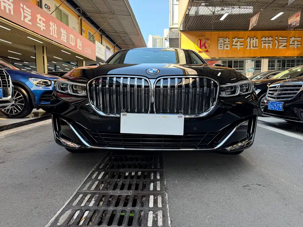 BMW 7 Series — миниатюра 3