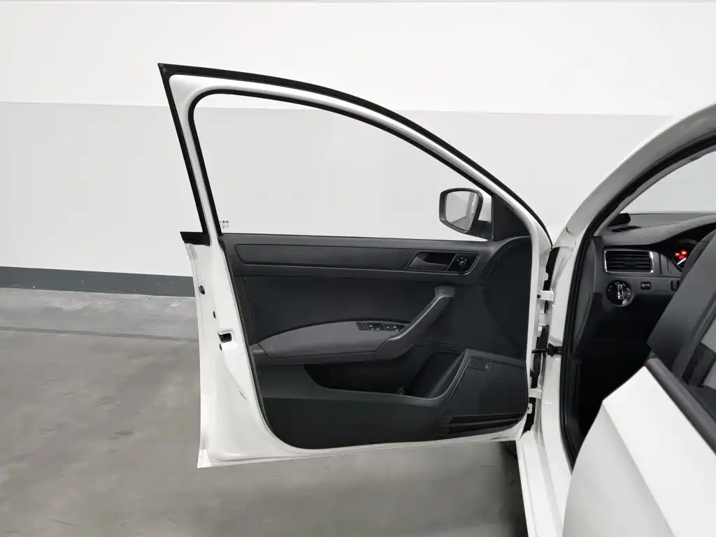 Skoda Rapid Spaceback — миниатюра 8