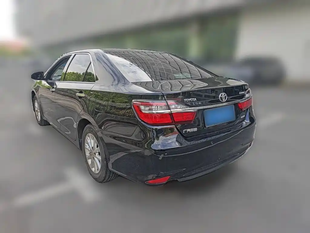 Toyota Camry — миниатюра 7