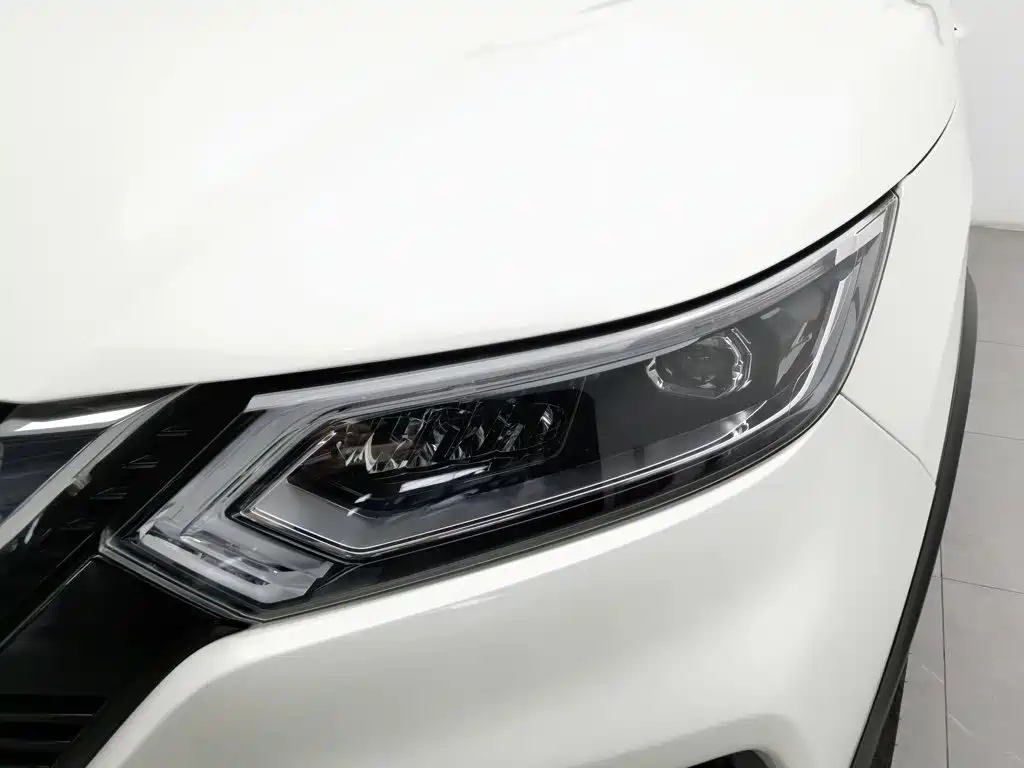 Nissan Qashqai — миниатюра 7