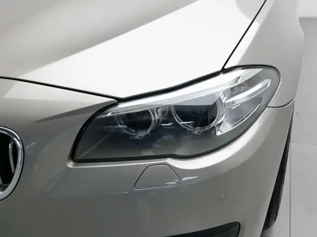 BMW 5 Series — миниатюра 7