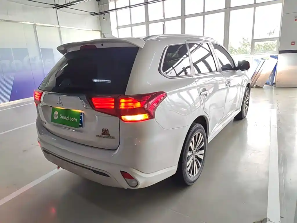 Mitsubishi Outlander — миниатюра 7