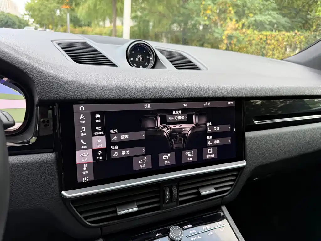 Porsche Cayenne — миниатюра 24