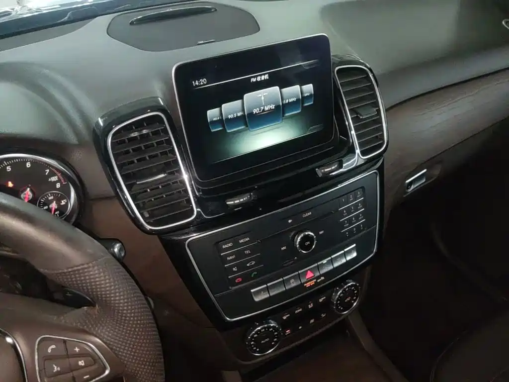 Mercedes-Benz GLE (Import) — миниатюра 13