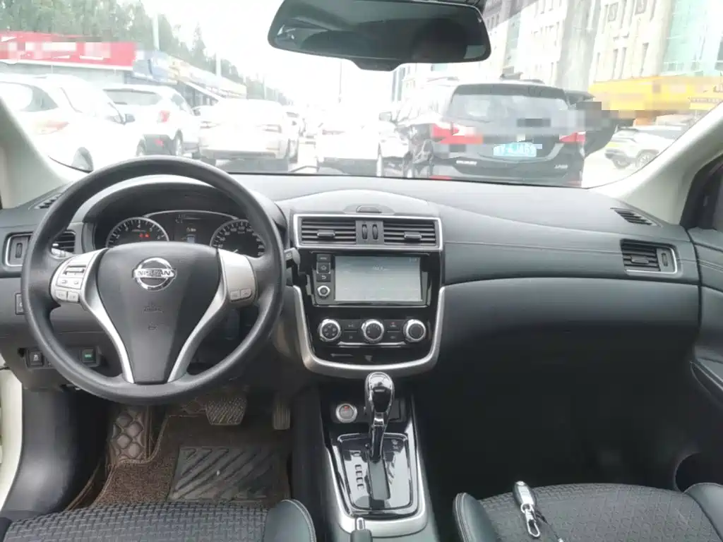 Nissan Tiida — миниатюра 10
