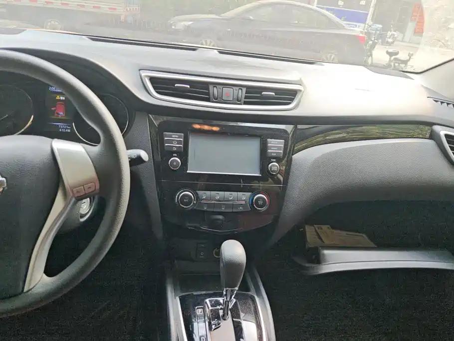 Nissan Qashqai — миниатюра 13