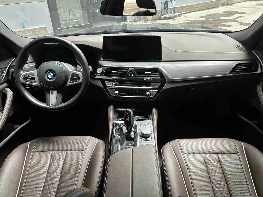 BMW 5 Series — миниатюра 6