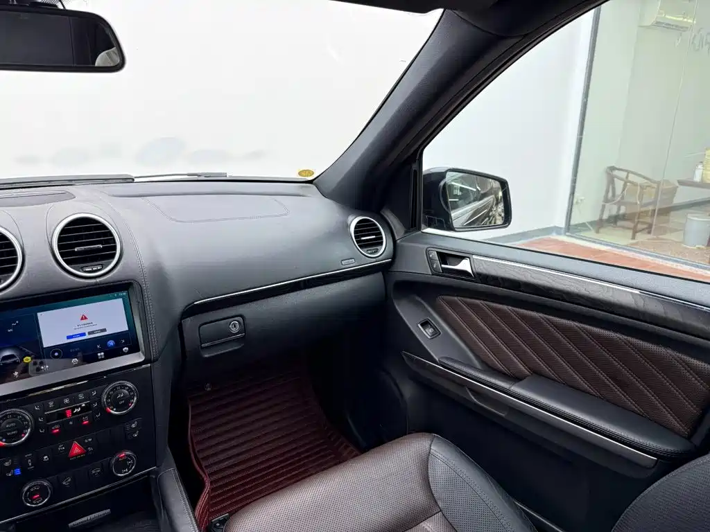 Mercedes-Benz GL-Class — миниатюра 12
