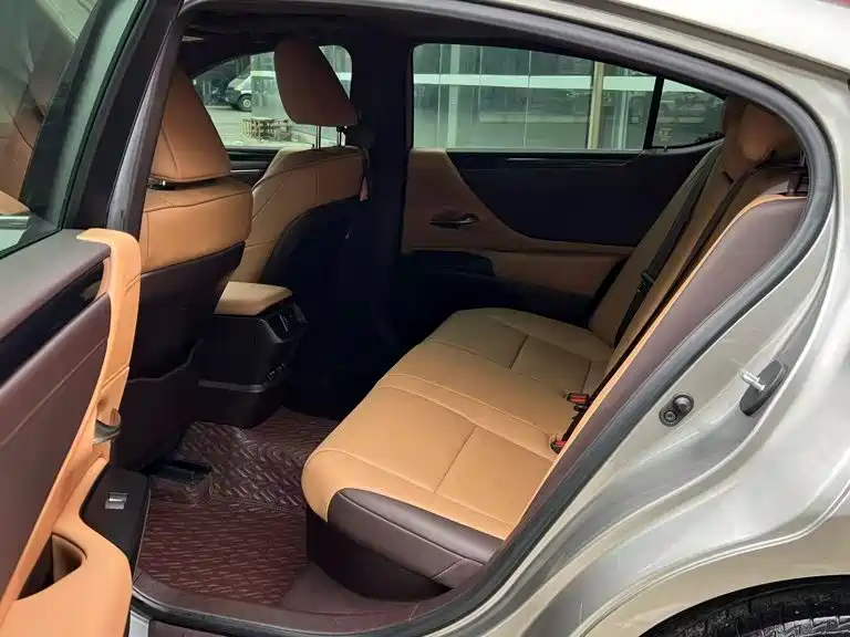 Lexus ES — миниатюра 7