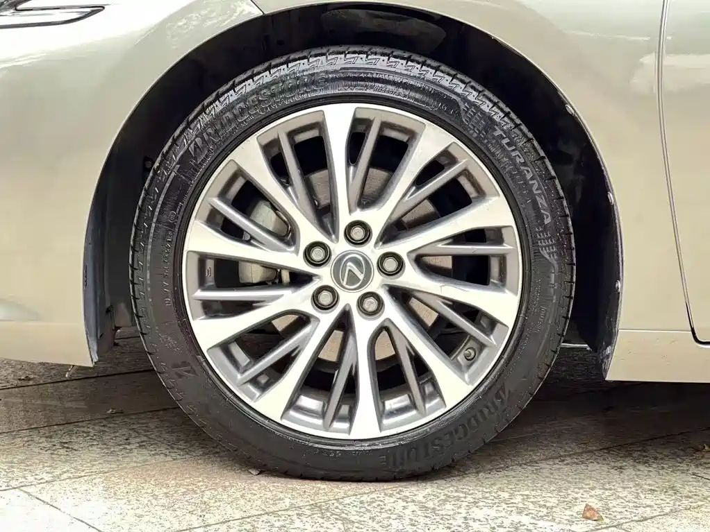 Lexus ES — миниатюра 6