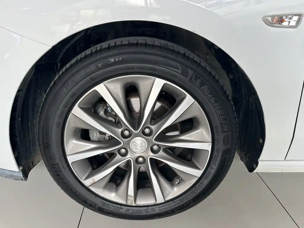 Buick GL6 2021 323T Luxury