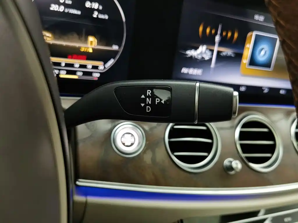 Mercedes-Benz E-Class — миниатюра 13