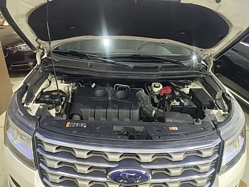 Ford Explorer (Import) — миниатюра 20