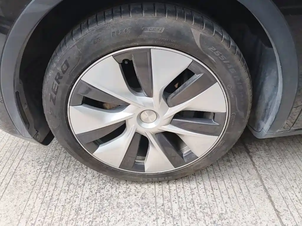 Tesla Model Y — миниатюра 23