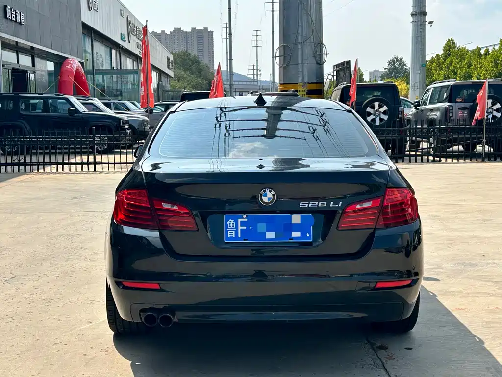 BMW 5 Series — миниатюра 8