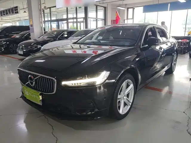 2017 Volvo S90