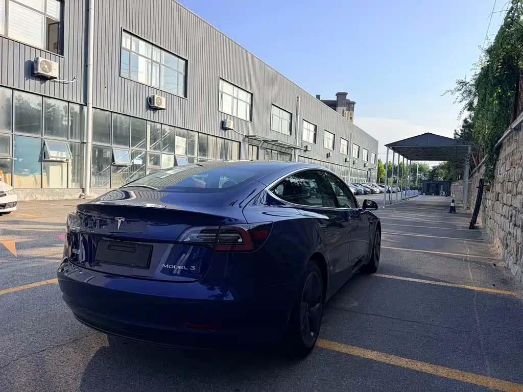 Tesla Model 3 — миниатюра 9