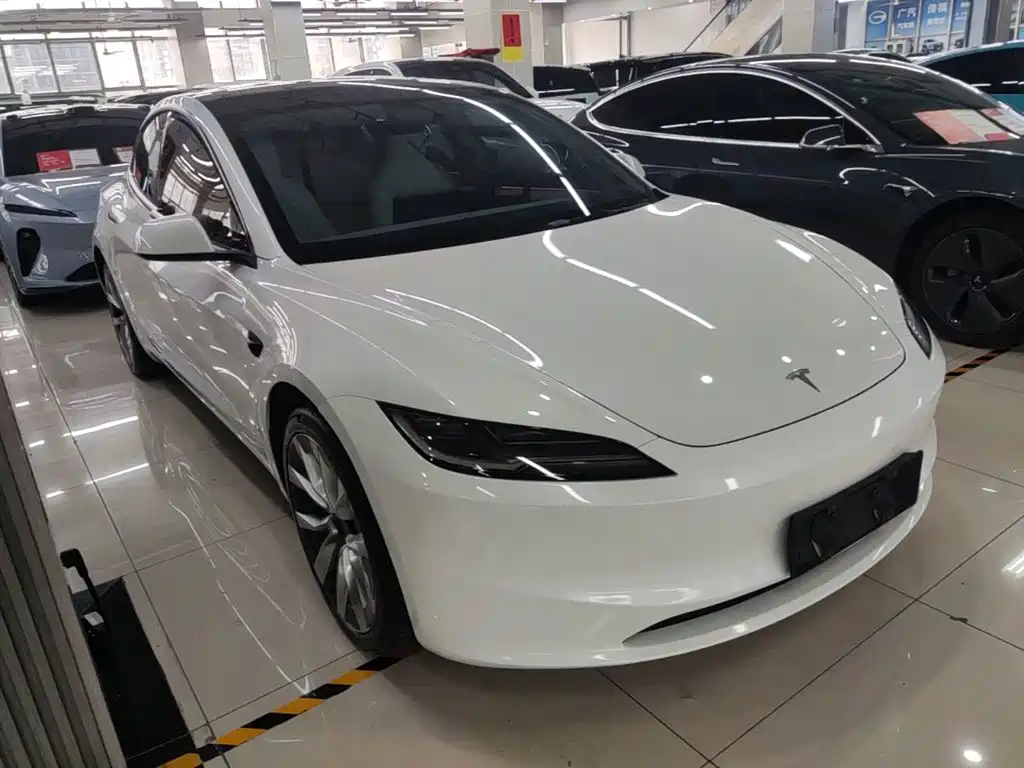 Tesla Model 3 — миниатюра 4