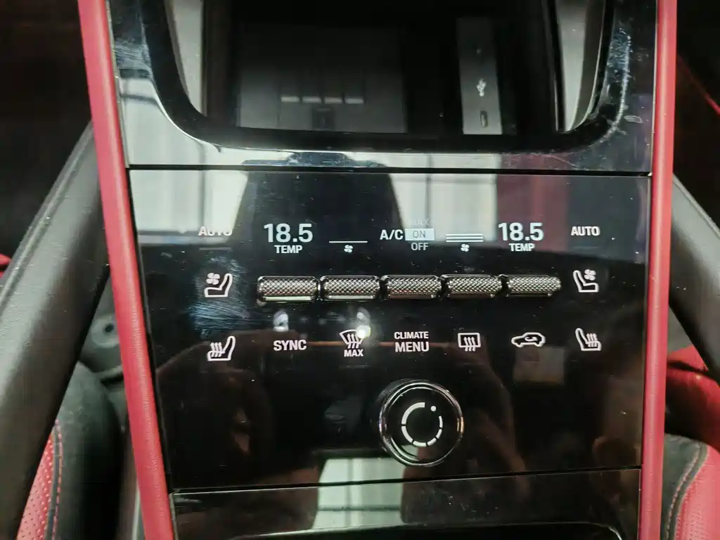 Porsche Cayenne — миниатюра 14