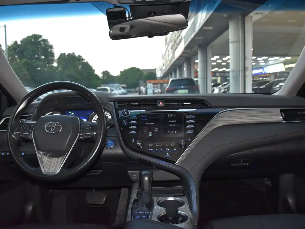 Toyota Camry — миниатюра 9