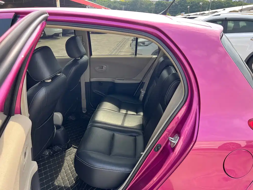 Toyota Yaris — миниатюра 12
