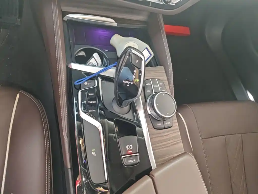 BMW 5 Series — миниатюра 14
