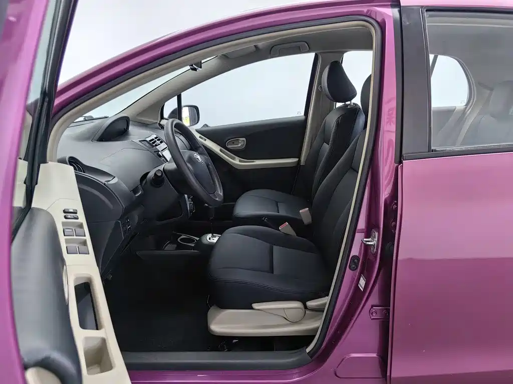 Toyota Yaris — миниатюра 10